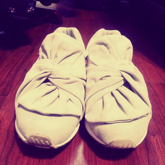 Shose - Picture 2 of 4